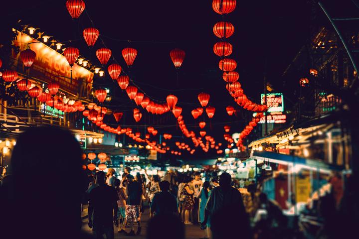 Tỏa Sáng Trên Mạng Xã Hội: Chuyên Gia Trang Điểm & Hotspot Matrix
